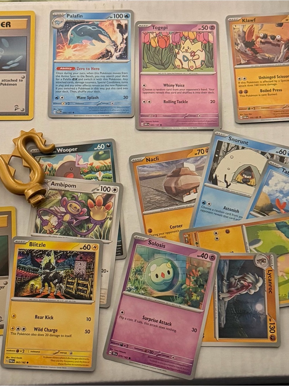 POKEMON PICTURED BUNDLE LOT Trading Card Game Assorted Card Lot